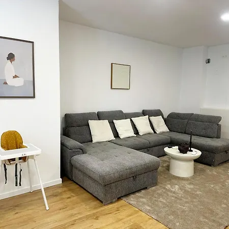 3br & 1lr 10 Min Walk To Centre With Free Wifi شقة *