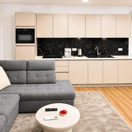 3br & 1lr 10 Min Walk To Centre With Free Wifi * خنت