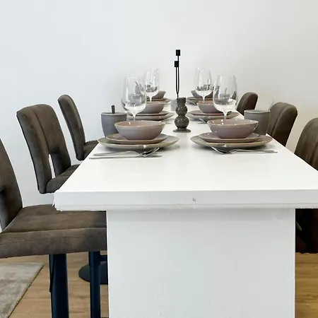 3br & 1lr 10 Min Walk To Centre With Free Wifi شقة *