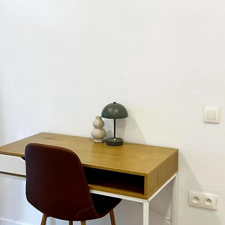 3br & 1lr 10 Min Walk To Centre With Free Wifi شقة *