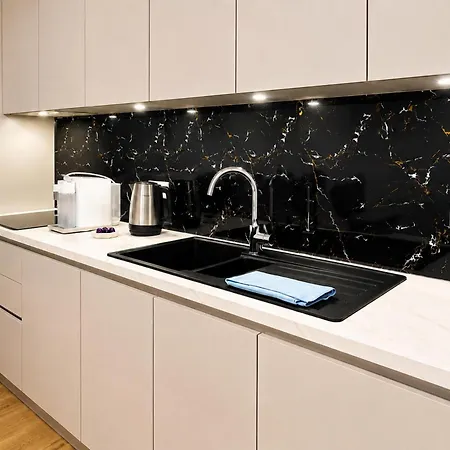 3br & 1lr 10 Min Walk To Centre With Free Wifi * خنت
