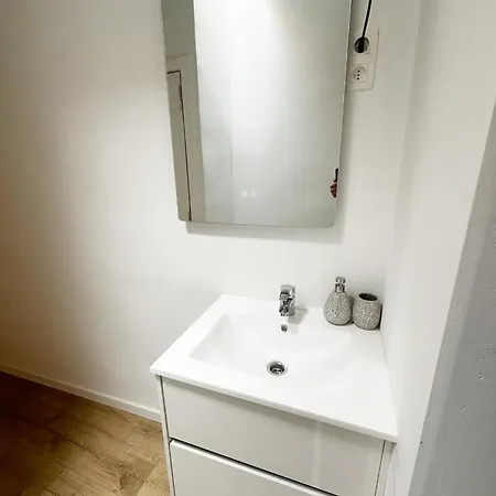 3br & 1lr 10 Min Walk To Centre With Free Wifi *